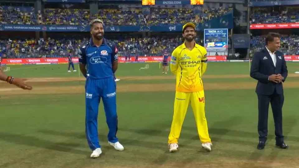 IPL 2026: CSK के ख़िलाफ़ टॉस जीत MI ने चुनी गेंदबाज़ी, धोनी और रोहित अभी भी अनफिट